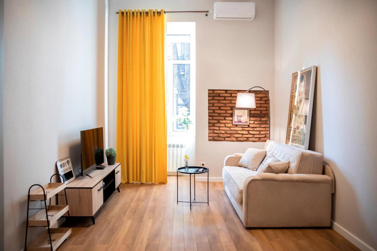 Charming Apartment In The Historic District Of Тбилиси Экстерьер фото